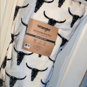 Wrangler Black and White Plush Throw